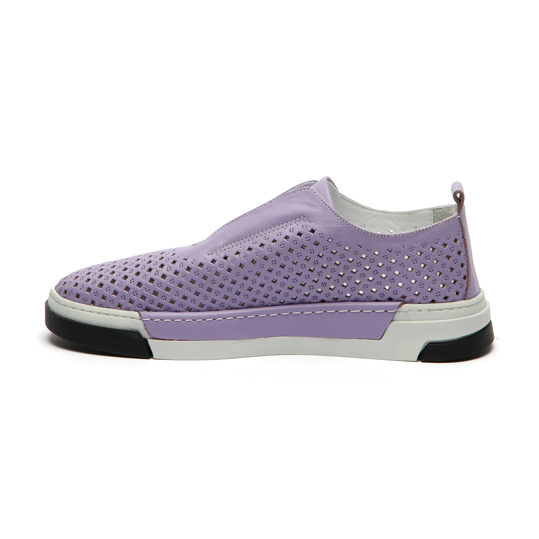 Lila perforált bőr slip-on félcipő balról